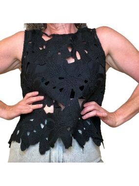 ANTHROPOLOGIE Black Lace Floral Appliqué Eyelet Sleeveless Top Cutouts Size S/M